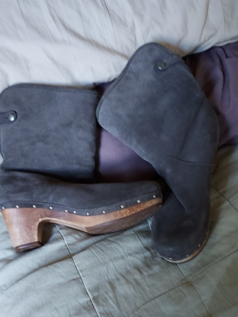 Womens Grey Uggs Sz 8 3" Heel